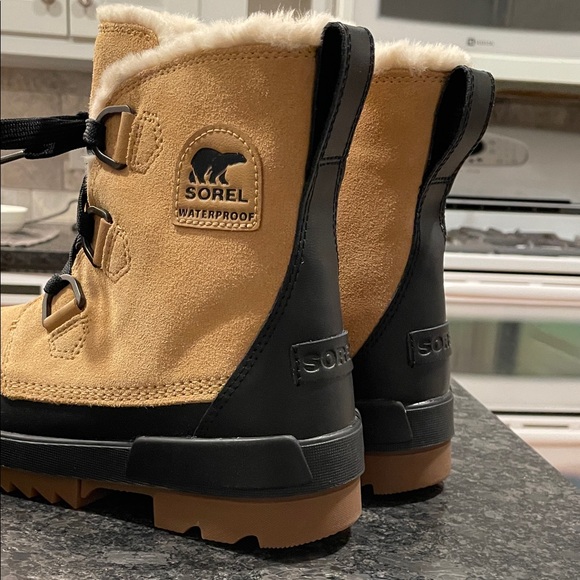 NWT Sorel Tan and Black Winter Boots - Picture 3 of 5